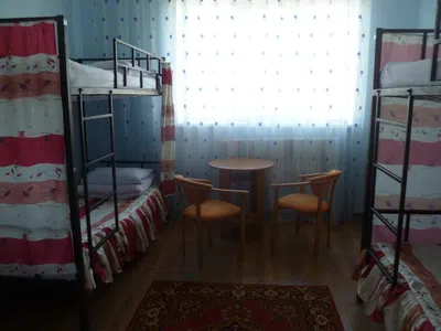 Спальное место на двухъярусной кровати в общем номере для мужчин и женщин — фото 2
