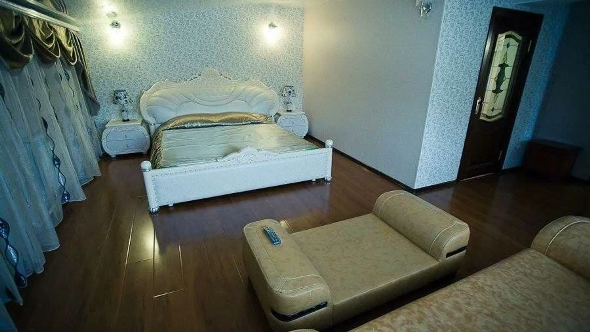 Номер полулюкс с 1 двуспальной кроватью — фото 1
